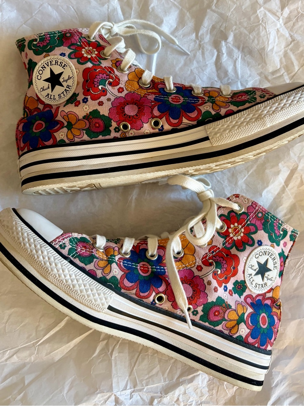 Converse Chuck Taylor All Star Lift Platform High Allover Florals. Women’s 7